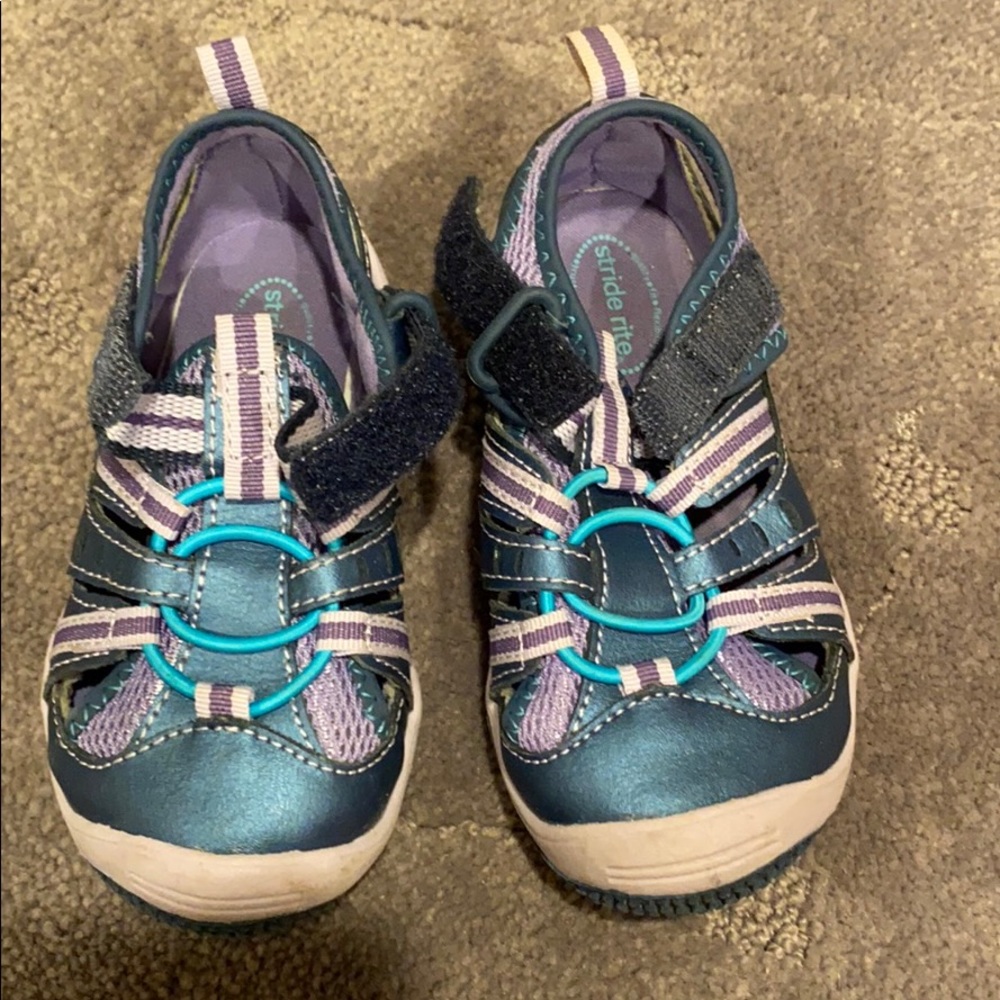 Very stylish sandals/watershoes